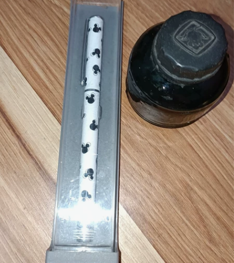 墨水和钢笔（用过一次） 很久没用过了 包邮...