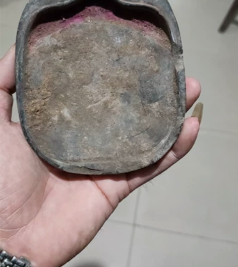 老歙砚,完整边沿有小磕 没有裂,正常使用。...