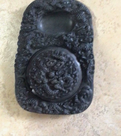 歙砚 手工雕刻，图案花纹细腻，有轻微使用痕...