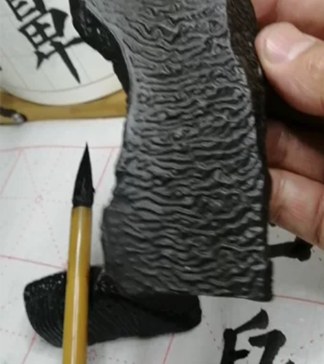 泥石原石摆件，可做镇纸。 感兴趣的话点“我...