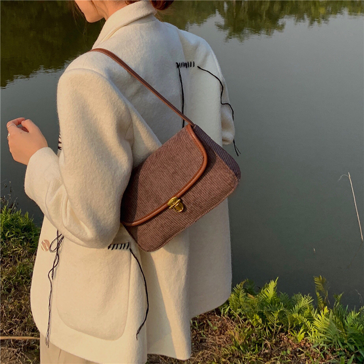 2021韩版新款复古灯芯绒单肩锁扣腋下包i...