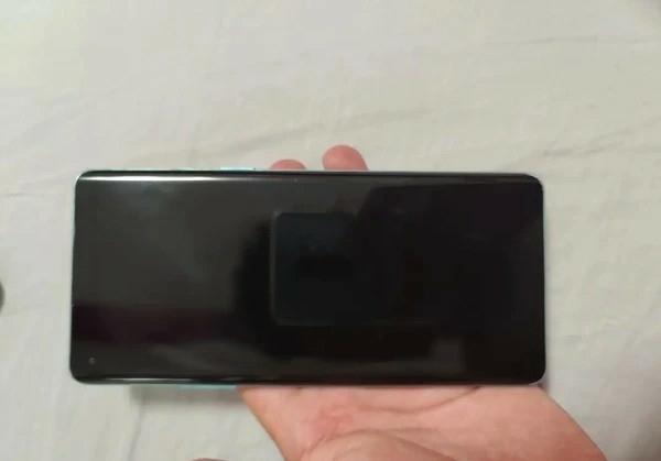 一加8 .国行版，双卡双待， 有碎屏险，9...