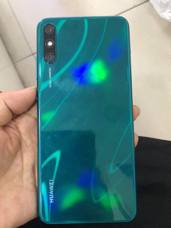 华为畅享10e，4+64g功能全好，成色9...