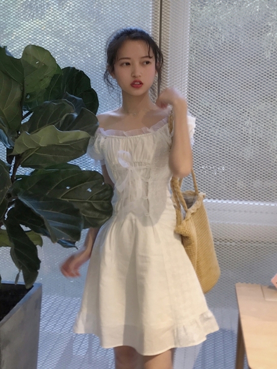 法式初恋小个子气质方领白色泡泡袖连衣裙子森...