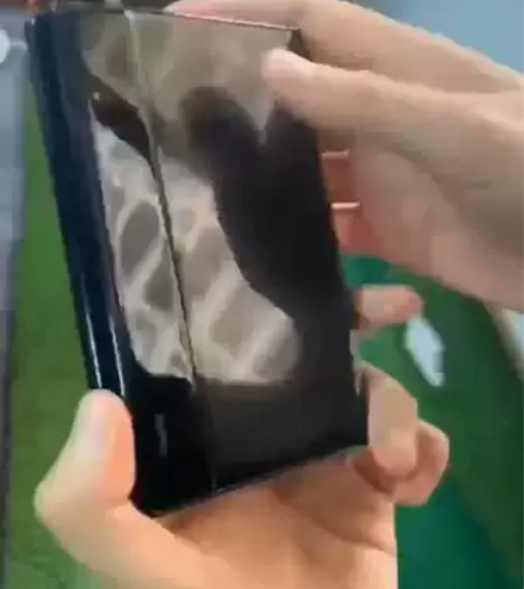 柔宇（ROYOLE）折叠屏手机 ，打开7....