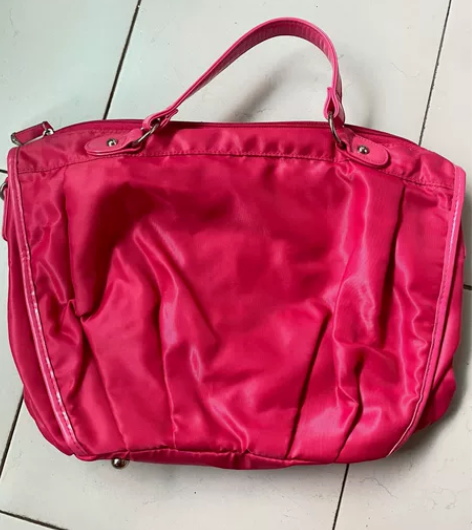 二手闲置包包,全新。 品牌:美特斯邦威,容...