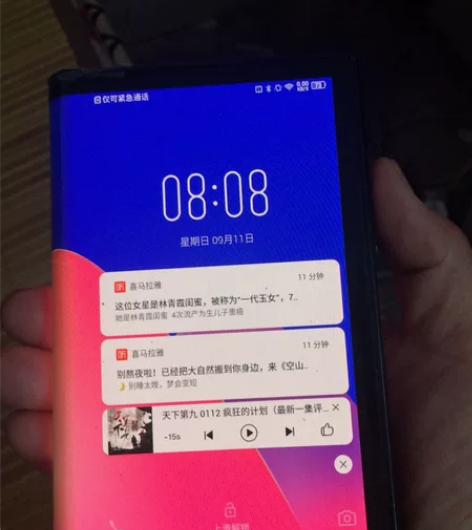 折叠屏柔派一代屏幕有瑕疵漏液二个圆点用了很...