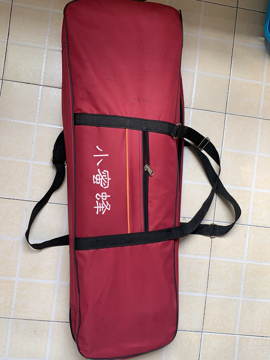 小蜜蜂古筝，儿子学前班买的。仅在上课用过，...