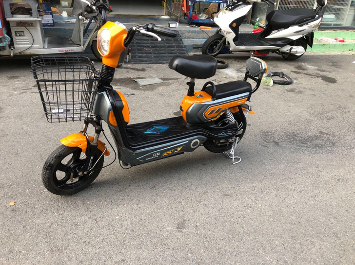 低价出售二手电动车 二手电瓶车 小滑板。有...
