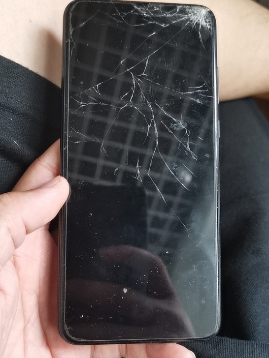 华为畅享10e ,功能都好用,屏碎了