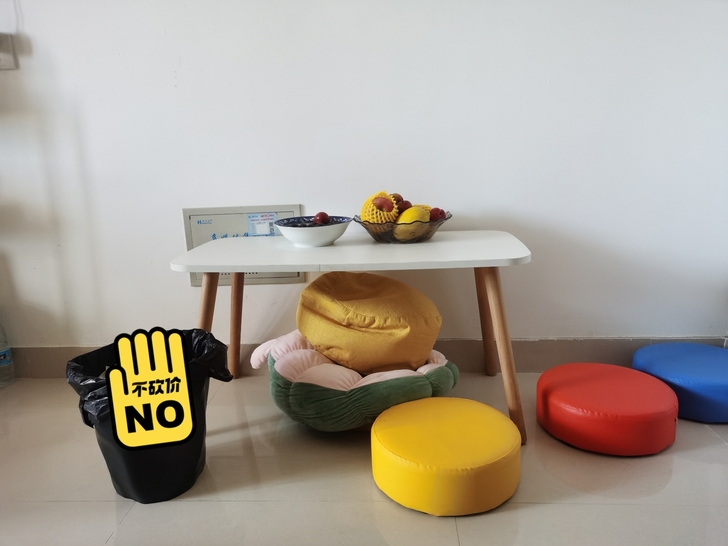 长80宽40,当茶几或者饭桌都可以,桌子很...