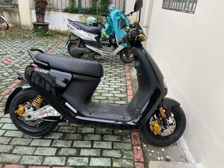 小米九号e80c  给油就翘