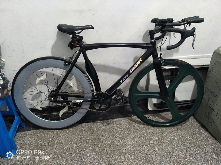 纯死飞可倒骑，重量特别轻前后己加装刹车，吴...