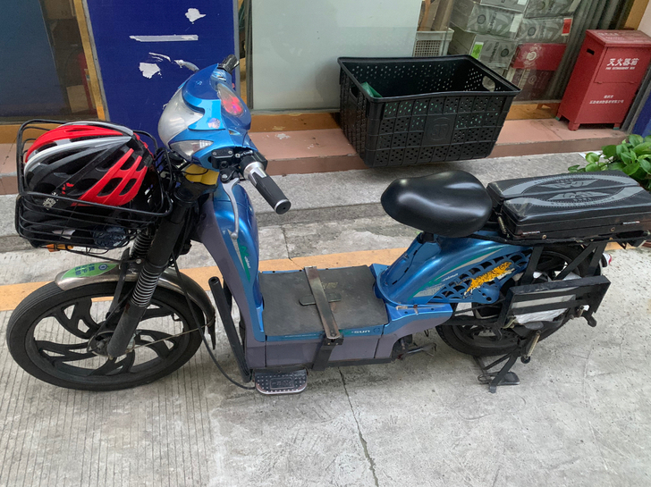 转让二手拉货电动车，带60伏带电瓶750。...