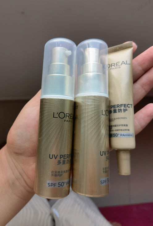 欧莱雅小金管防晒左边的开盖用了两次，中间的...