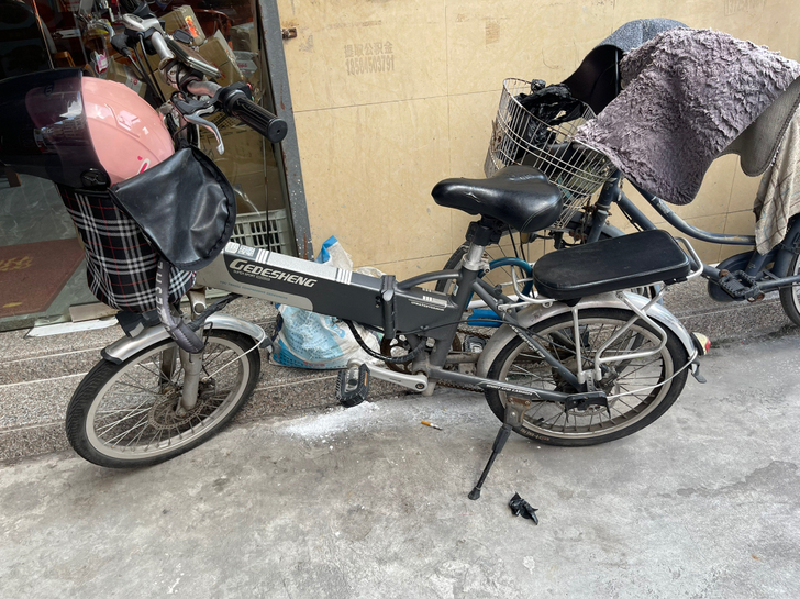 正步折叠变速电动车锂电池助力车大概85新，...