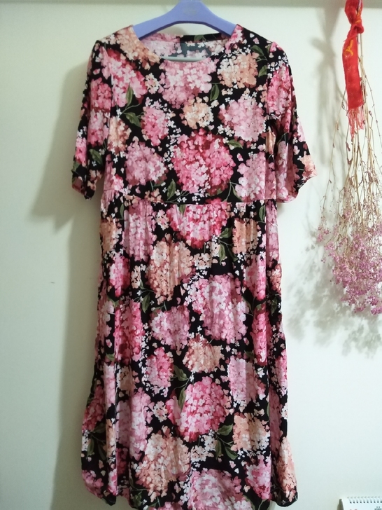 全新休闲连衣裙