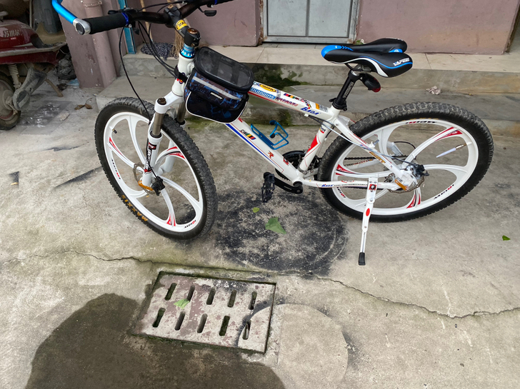 因搬厂没地方放,全铅合金车身,26寸铅合金...