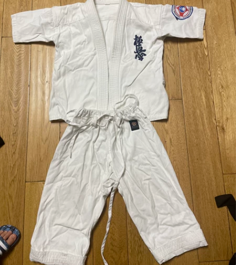 极真空手道全套衣服和护具 衣服90码。全套...