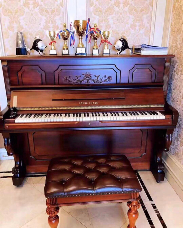 钢琴亲戚出国留给孩子的，孩子弹过一段，挺好...