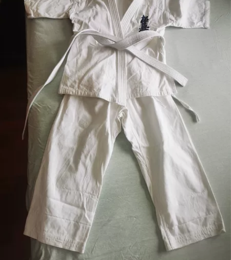 中福会学校新发空手道 道服一套，9成新（因...