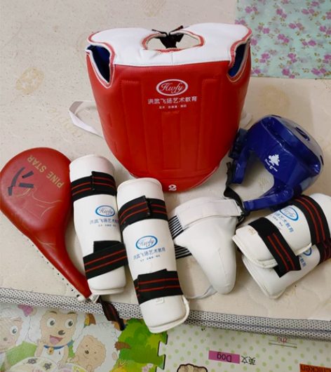 跆拳道护具套装 9.9新    68元包邮
