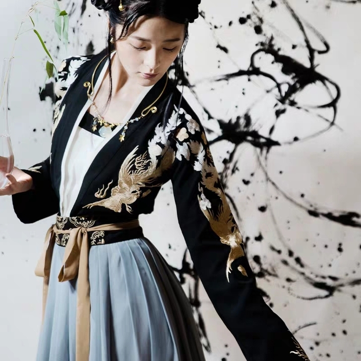 徐娇织羽集【栖梧】汉元素女 重工刺绣对襟衫