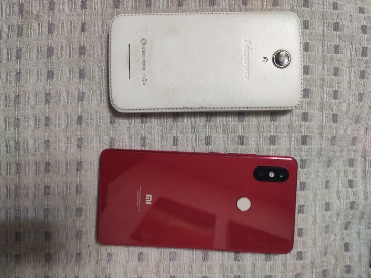 小米8se 4+64 屏幕坏 还有个联想 ...