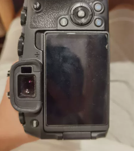 出佳能rp  5500单机，2快电池，成色...