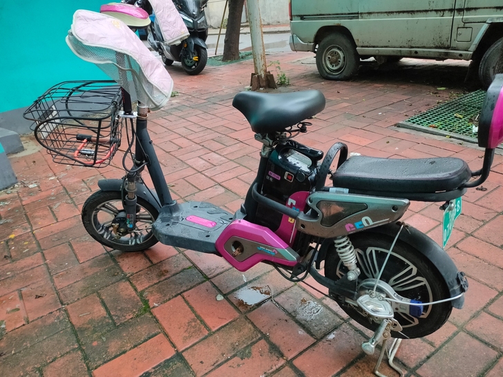 出闲置电动车,有牌无车蹬子,车身锁坏了带U...