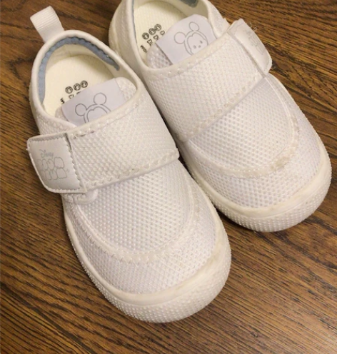 迪士尼白色运动鞋，23码，孩子搞活动只穿了...