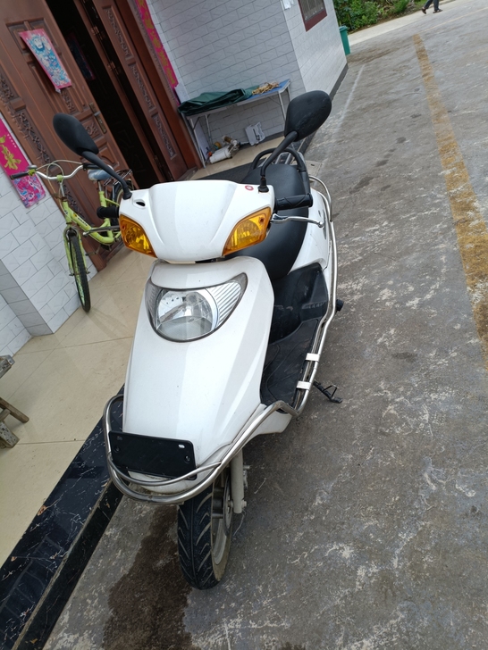 五羊本田款式踏板摩托车,无牌有购买发票,置...