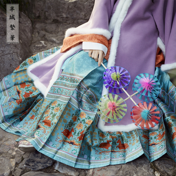 半城繁華原创汉服3色4.5米摆微T5对褶并...