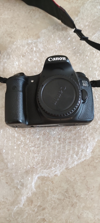 佳能60D，实体店购买，自定义95新，退坑...