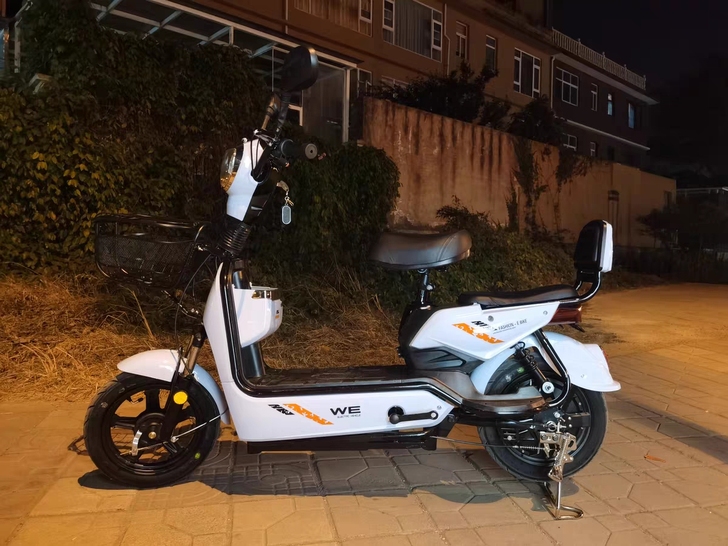 中富 电动自行车   买来上班用的，四月份...