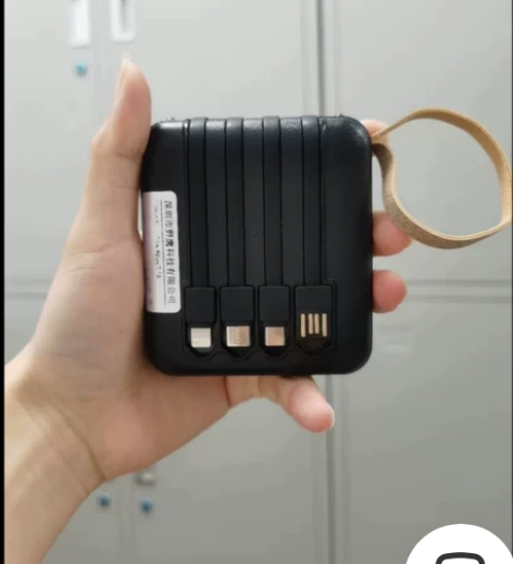 便携式充电宝 自带各类接口 体积小且轻巧 ...