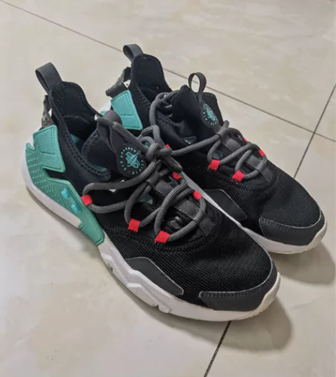耐克运动鞋，鞋子都很干净，没穿过几次42....