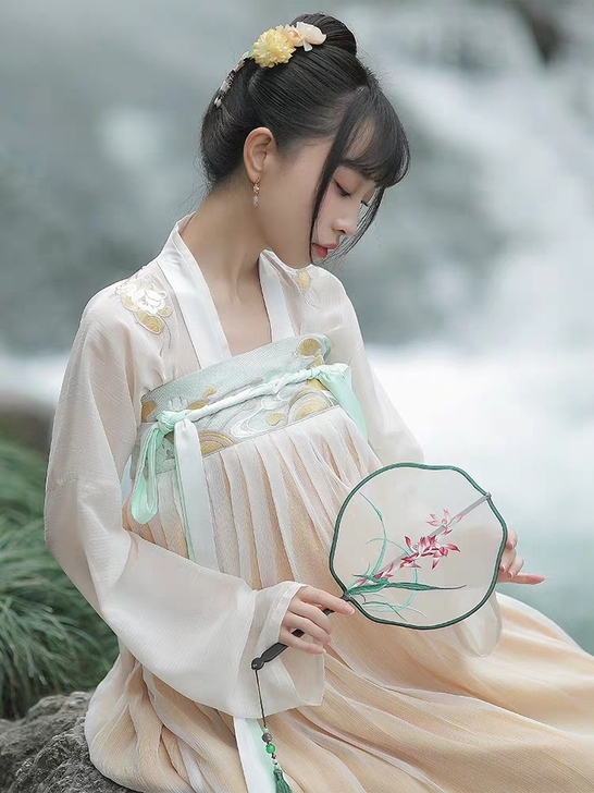 【出】#汉服# 十三余 小姜山 s码一套