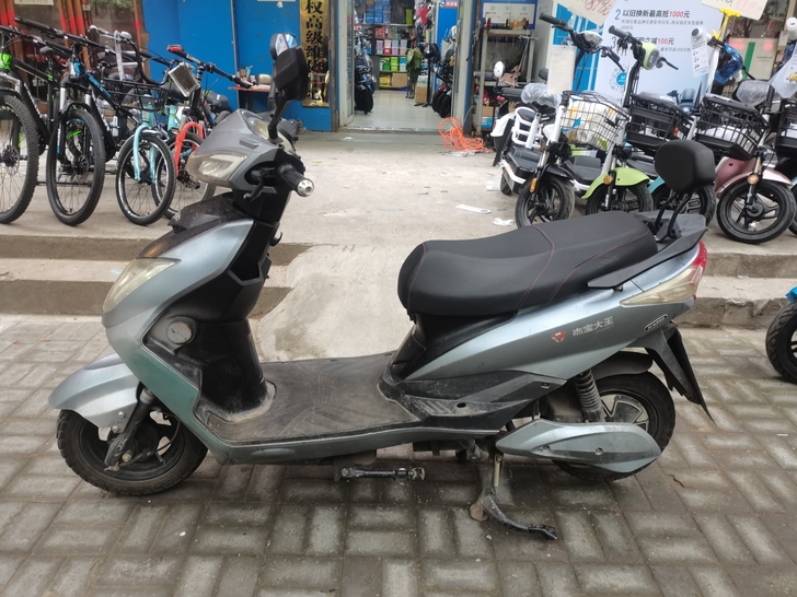 哈啰智能电动车大踏板，一辆60伏20安带G...