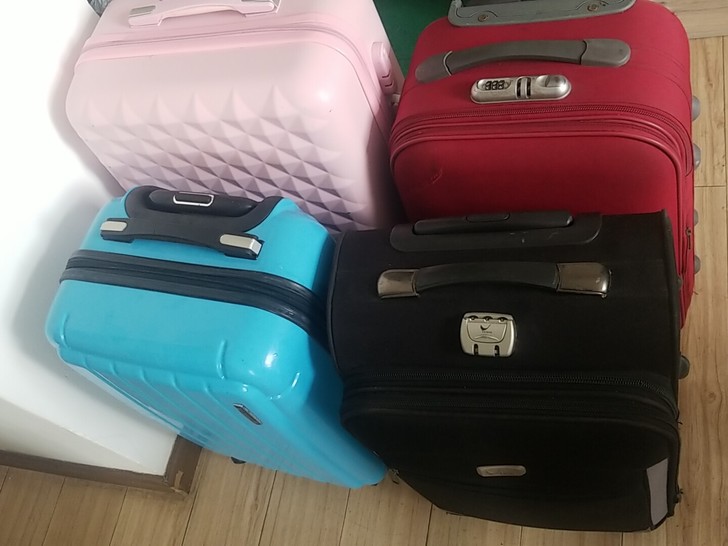 【帮爸妈出自提】四个吃灰行李箱拉杆箱 成色...