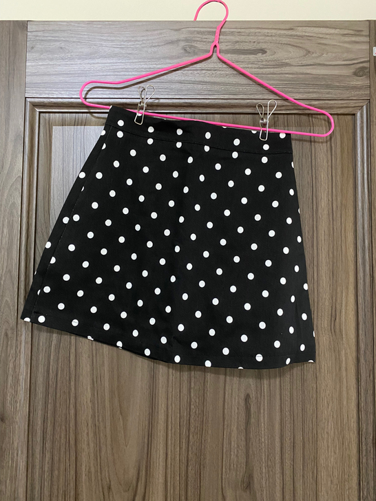 黑色波点短裙