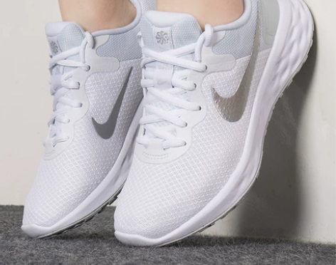 【自营】Nike耐克女跑步鞋新款REVOL...
