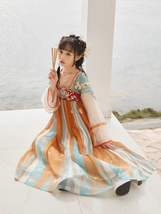 【十三余】十三余小豆蔻儿遇见神鹿m码