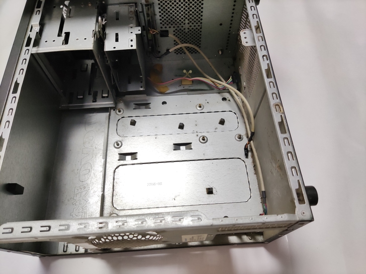 瑕疵主机，主要就是个空壳子，当然里面的线是...