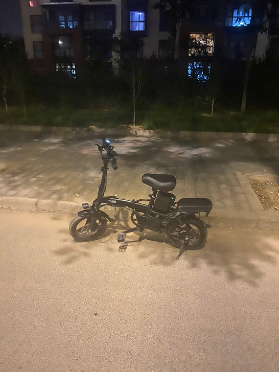尊尚折叠电动车 朋友回老家送我的 平时下班...
