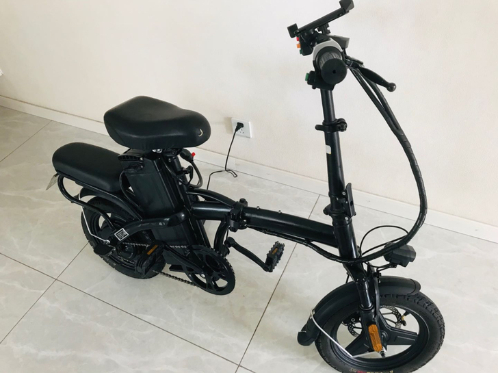 折叠电动车，买了半年左右，可以开50km（...