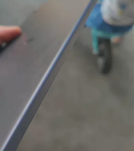 三星s6 lite 带着保护套和贴了钢化膜...