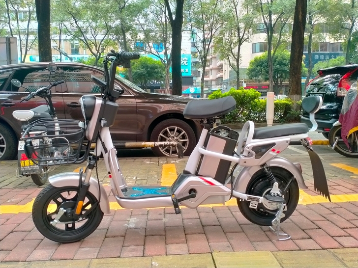 全新五羊轻便电动车，可拆锂电池充电，前后转...