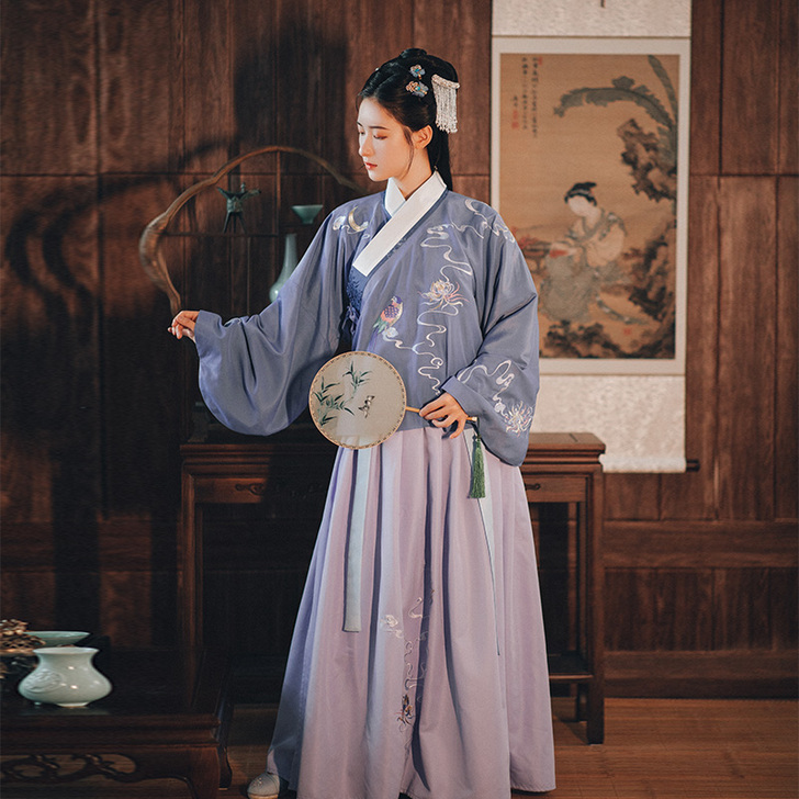 L码池夏锁清秋