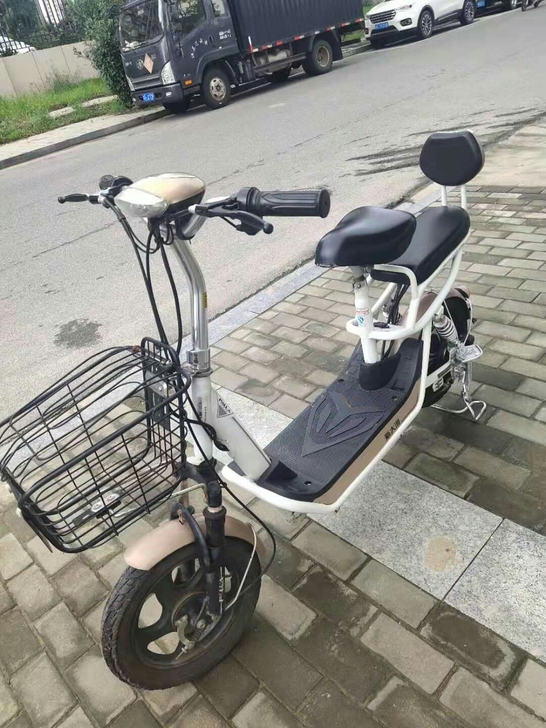 家里车多闲置，转给需要的朋友，小零件都很好...